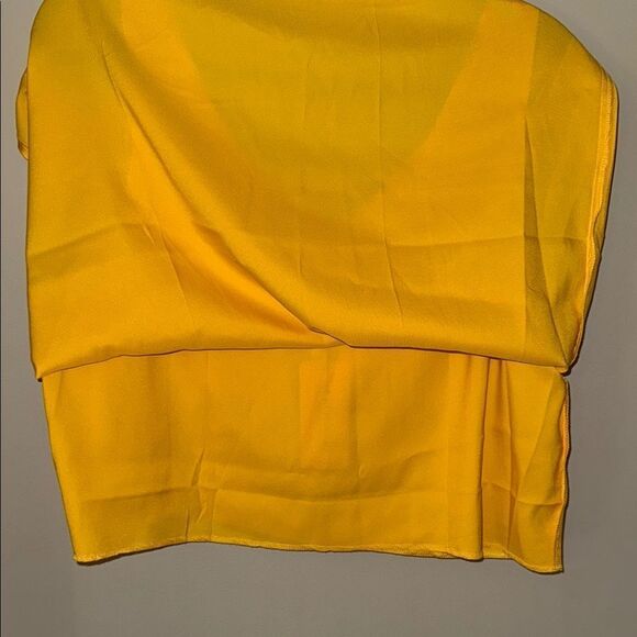 Yellow V-Neck Sleeveless Tank Top - Picture 5 of 5